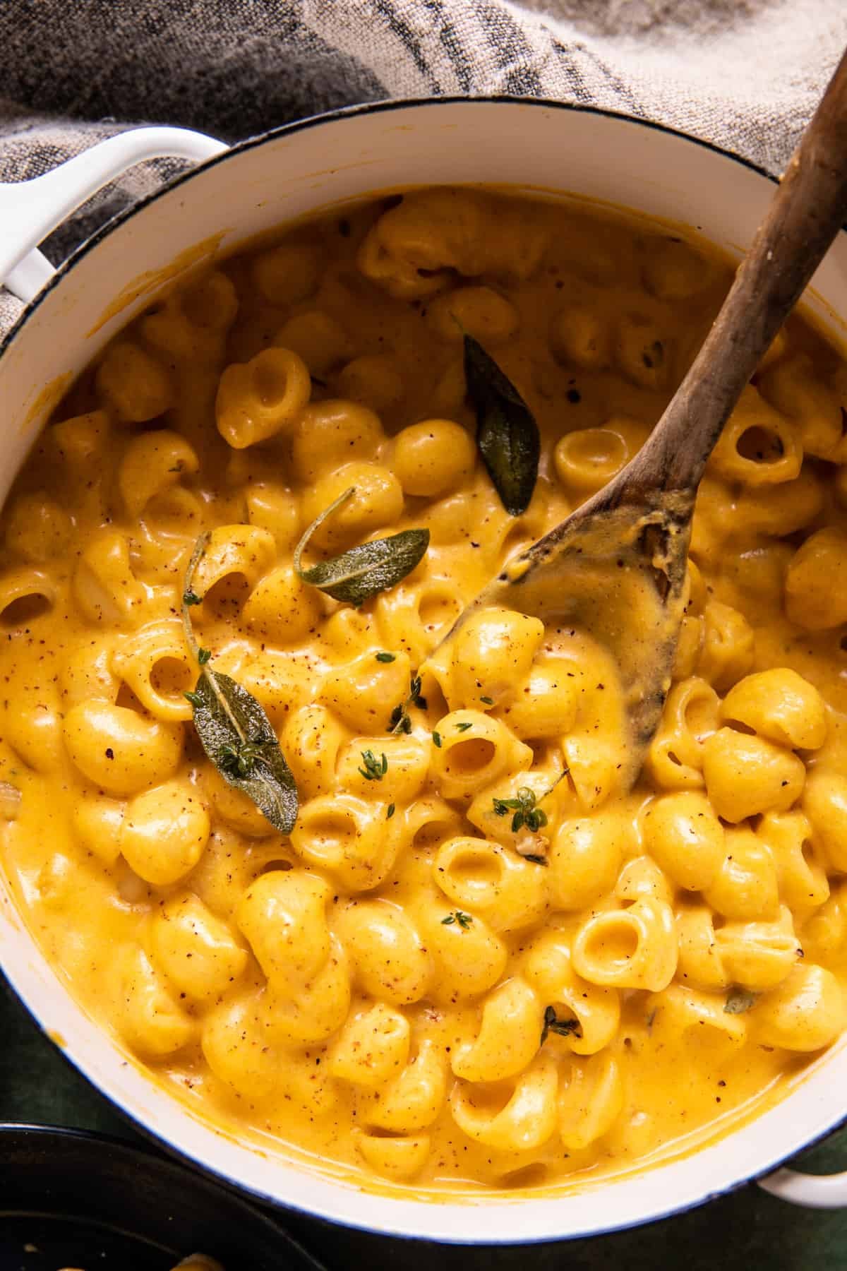 One-Pot Pumpkin Mac and Cheese: Quick & Easy 30-Minute Meal